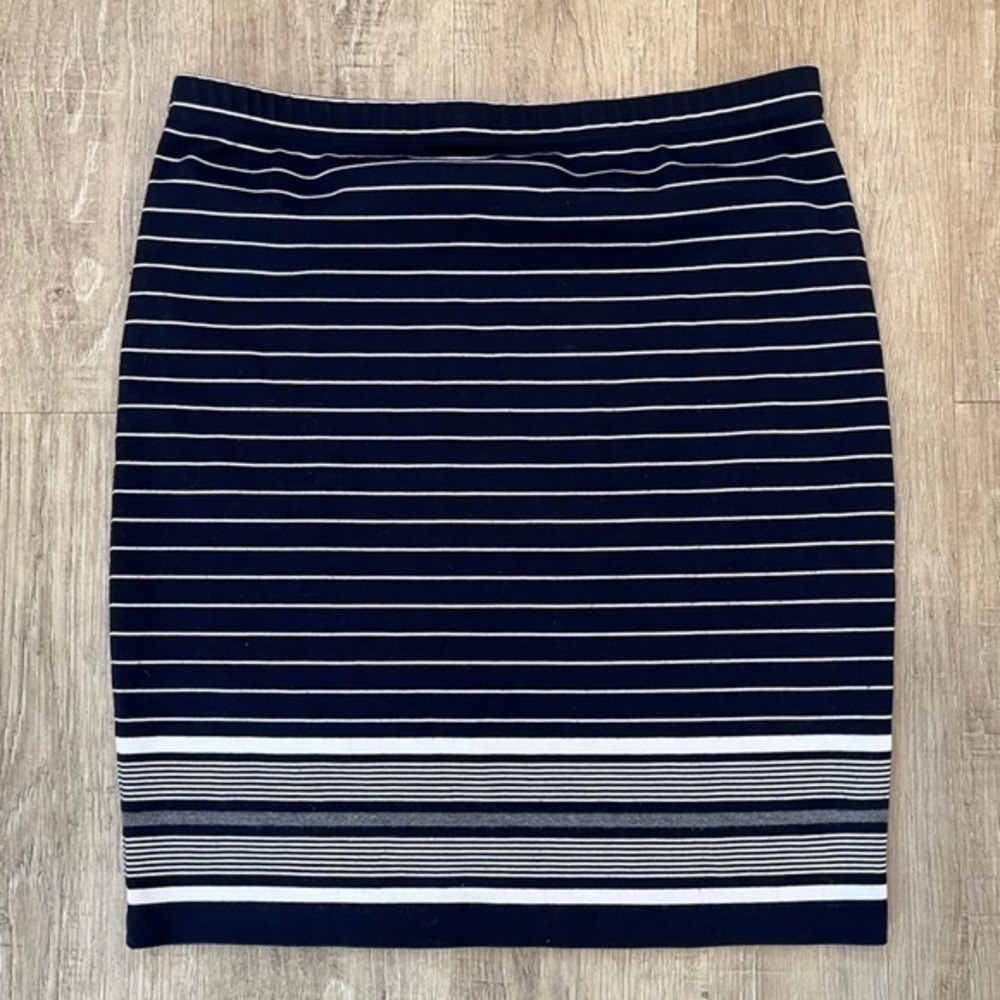 Max Studio Stretch Striped Skirt Size Medium